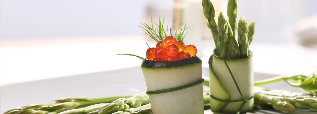 Рулеты из цукини с красной икрой