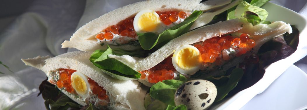 Трамеццини с красной икрой